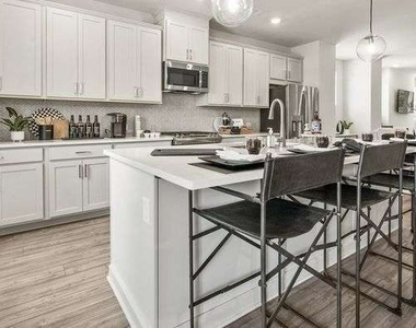 100 Holt Lane - Photo Thumbnail 25