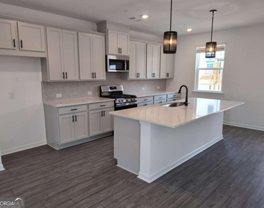 100 Holt Lane - Photo Thumbnail 9