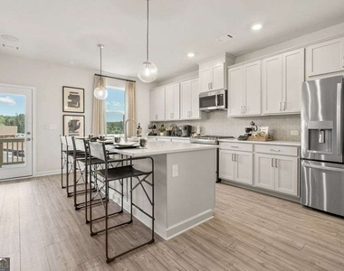 100 Holt Lane - Photo Thumbnail 6