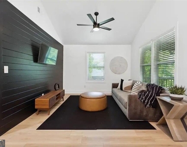 725 Alta Place Nw - Photo Thumbnail 2