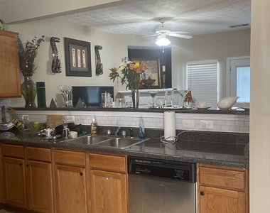 4911 Walden Lake Square - Photo Thumbnail 4
