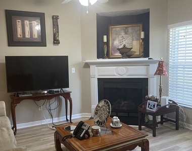 4911 Walden Lake Square - Photo Thumbnail 10