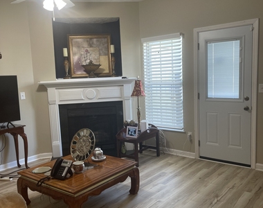 4911 Walden Lake Square - Photo Thumbnail 9