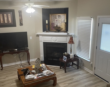 4911 Walden Lake Square - Photo Thumbnail 7