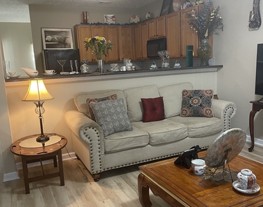 4911 Walden Lake Square - Photo Thumbnail 8