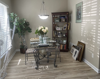 4911 Walden Lake Square - Photo Thumbnail 2