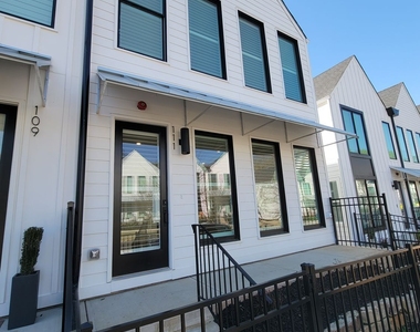 111 Pearl Street - Photo Thumbnail 1