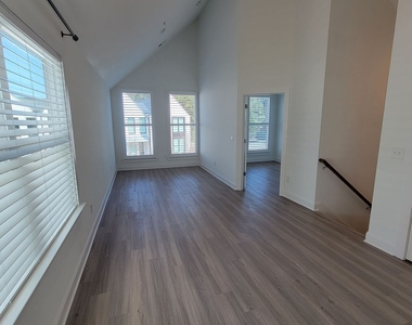 111 Pearl Street - Photo Thumbnail 34