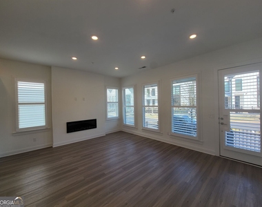 111 Pearl Street - Photo Thumbnail 6