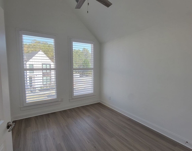 111 Pearl Street - Photo Thumbnail 38