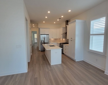 111 Pearl Street - Photo Thumbnail 8
