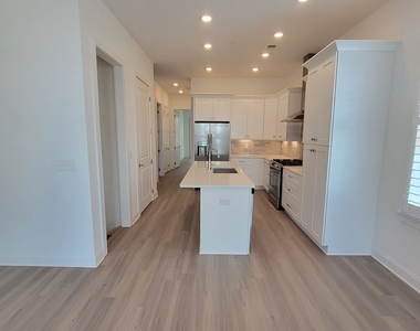111 Pearl Street - Photo Thumbnail 9