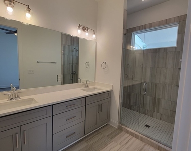 111 Pearl Street - Photo Thumbnail 27