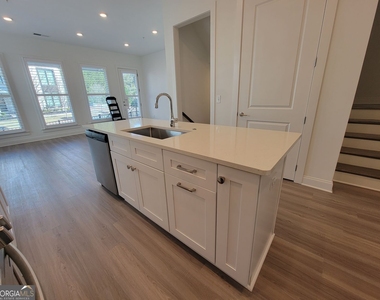 111 Pearl Street - Photo Thumbnail 14
