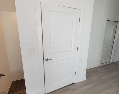 111 Pearl Street - Photo Thumbnail 36