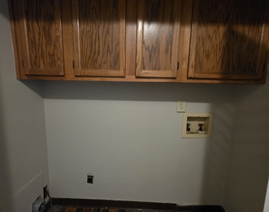 300 Handley Ct A - Photo Thumbnail 14