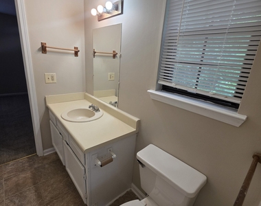 300 Handley Ct A - Photo Thumbnail 11