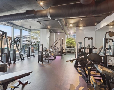 3324 Peachtree Road Ne - Photo Thumbnail 3