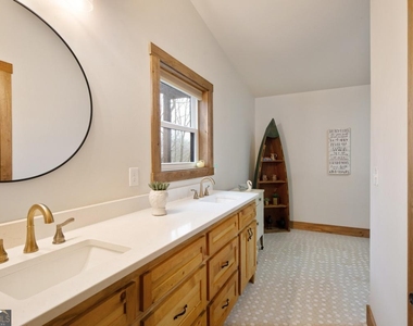642 Crabapple Drive - Photo Thumbnail 7