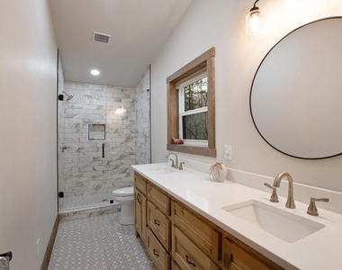 642 Crabapple Drive - Photo Thumbnail 10
