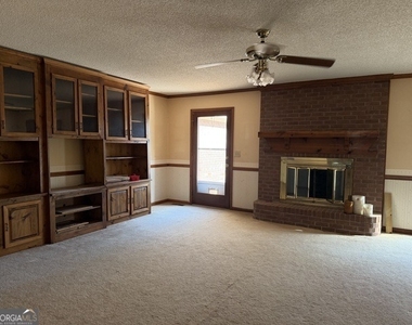 206 Ridge Circle - Photo Thumbnail 1