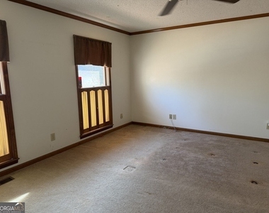 206 Ridge Circle - Photo Thumbnail 9