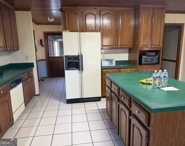 206 Ridge Circle - Photo Thumbnail 4
