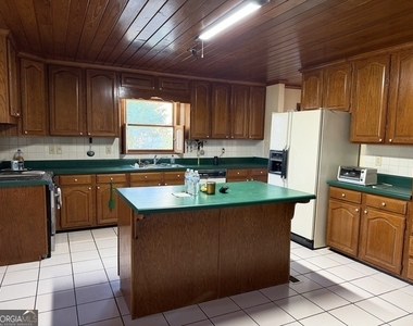 206 Ridge Circle - Photo Thumbnail 5