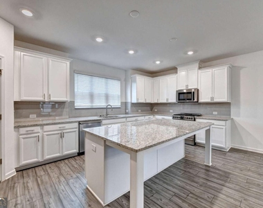 477 Danville Avenue - Photo Thumbnail 19