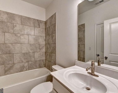 477 Danville Avenue - Photo Thumbnail 8