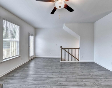 477 Danville Avenue - Photo Thumbnail 12