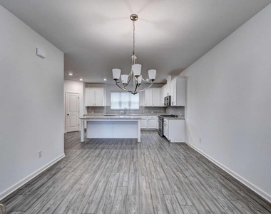 477 Danville Avenue - Photo Thumbnail 16
