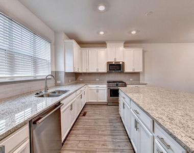 477 Danville Avenue - Photo Thumbnail 21