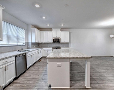 477 Danville Avenue - Photo Thumbnail 20