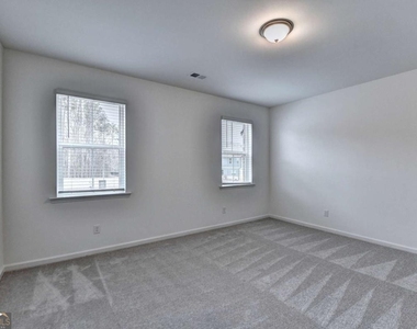 477 Danville Avenue - Photo Thumbnail 3