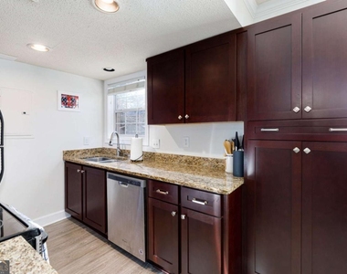 6900 Roswell Road - Photo Thumbnail 12