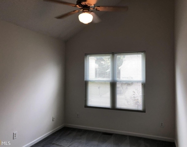 5955 Graywood Circle - Photo Thumbnail 18