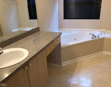 5955 Graywood Circle - Photo Thumbnail 24