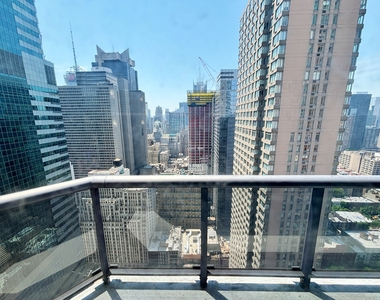 West 48th Street - Photo Thumbnail 1