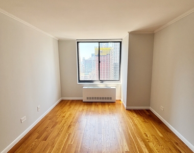 West 48th Street - Photo Thumbnail 8