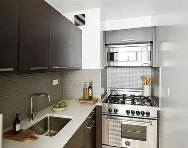 East 39th Street - Photo Thumbnail 2