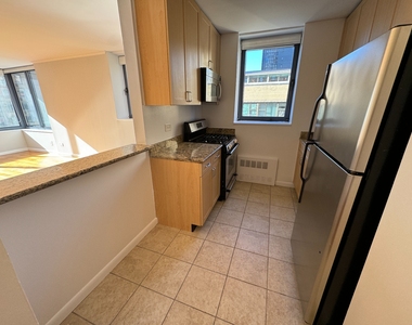 West 48th Street - Photo Thumbnail 5