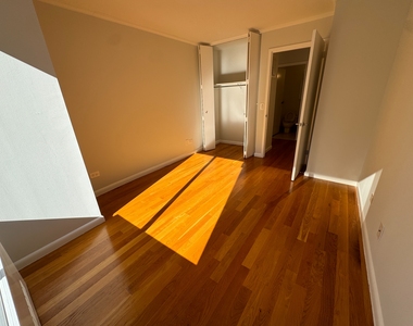 West 48th Street - Photo Thumbnail 3