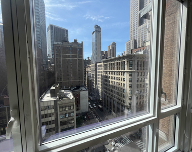 5th Avenue - Photo Thumbnail 8