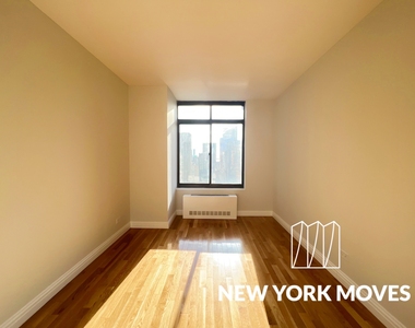West 48th Street - Photo Thumbnail 8