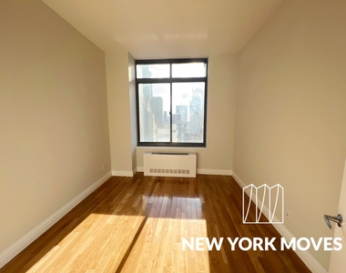 West 48th Street - Photo Thumbnail 5