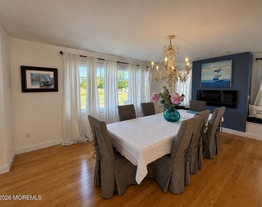550 Whiting Avenue - Photo Thumbnail 5