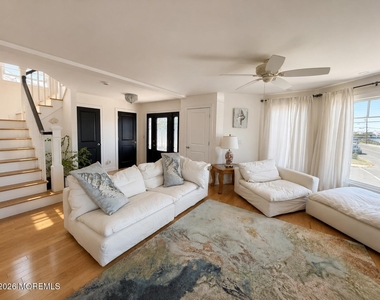 550 Whiting Avenue - Photo Thumbnail 3