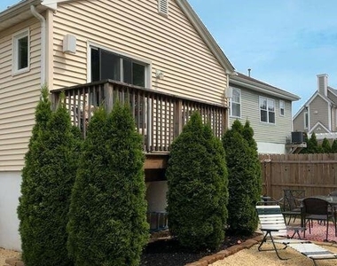 18 Meadowbrook Avenue - Photo Thumbnail 8