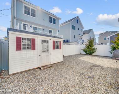 8 Nichols Avenue - Photo Thumbnail 23
